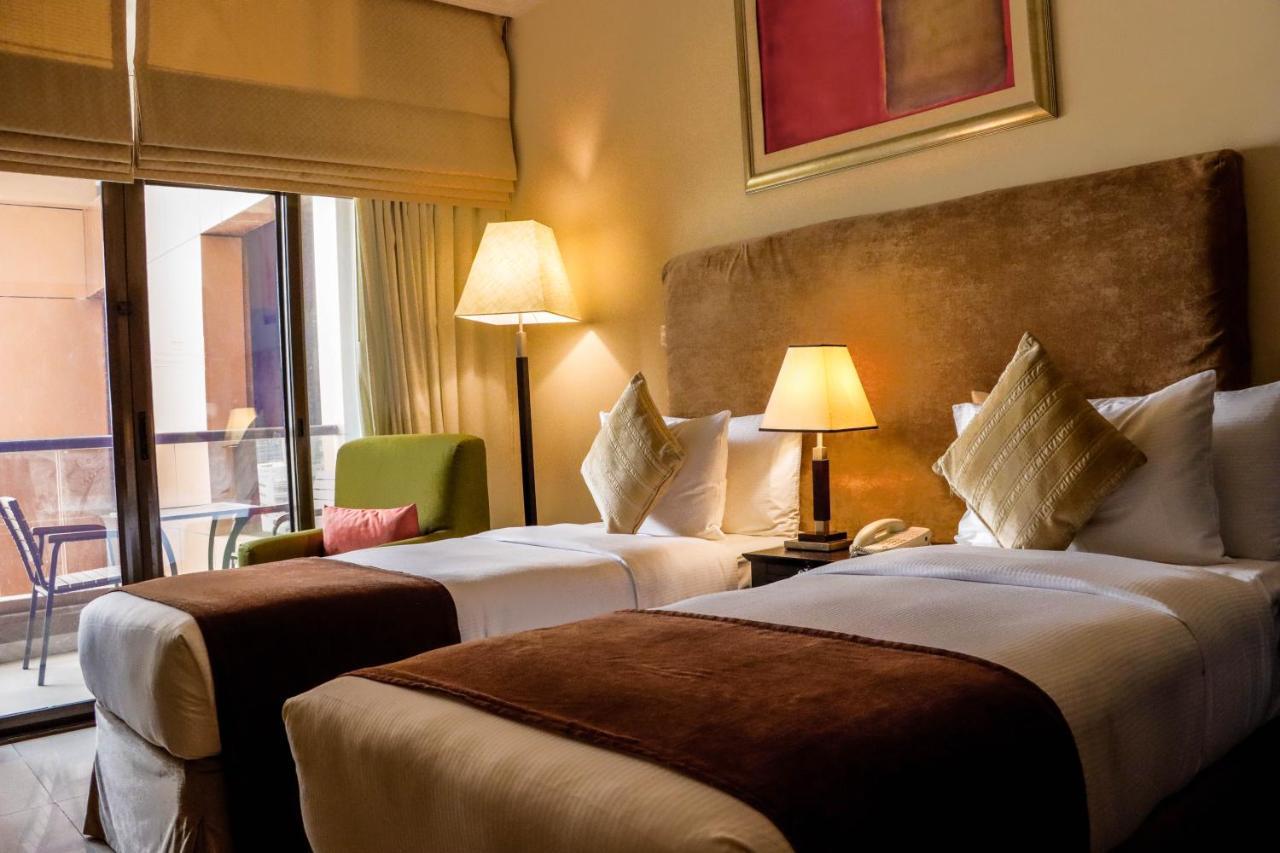 होटल के अलावा Mercure Barsha Heights Dubai