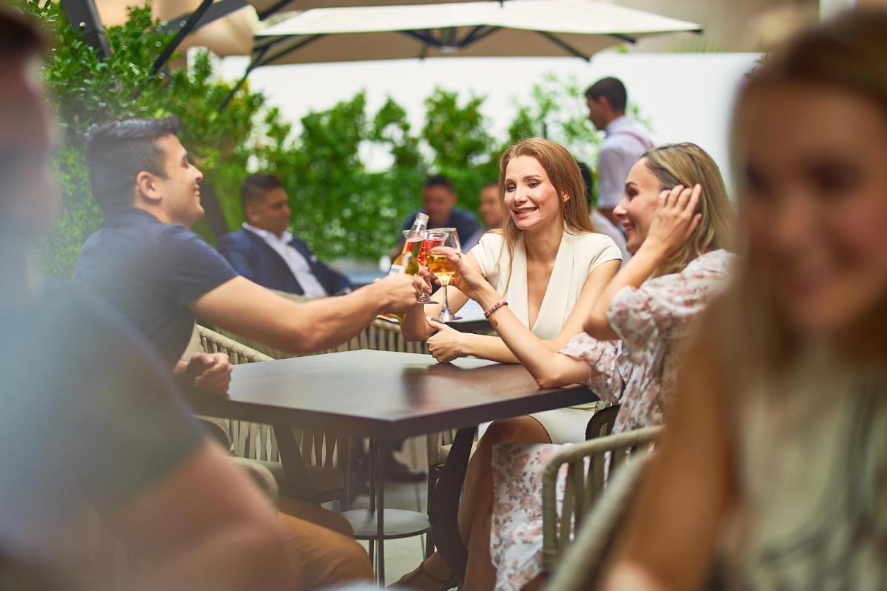 होटल के अलावा Mercure Barsha Heights Dubai